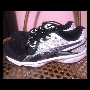 Size 6 women’s ASIC’s volleyball shoes